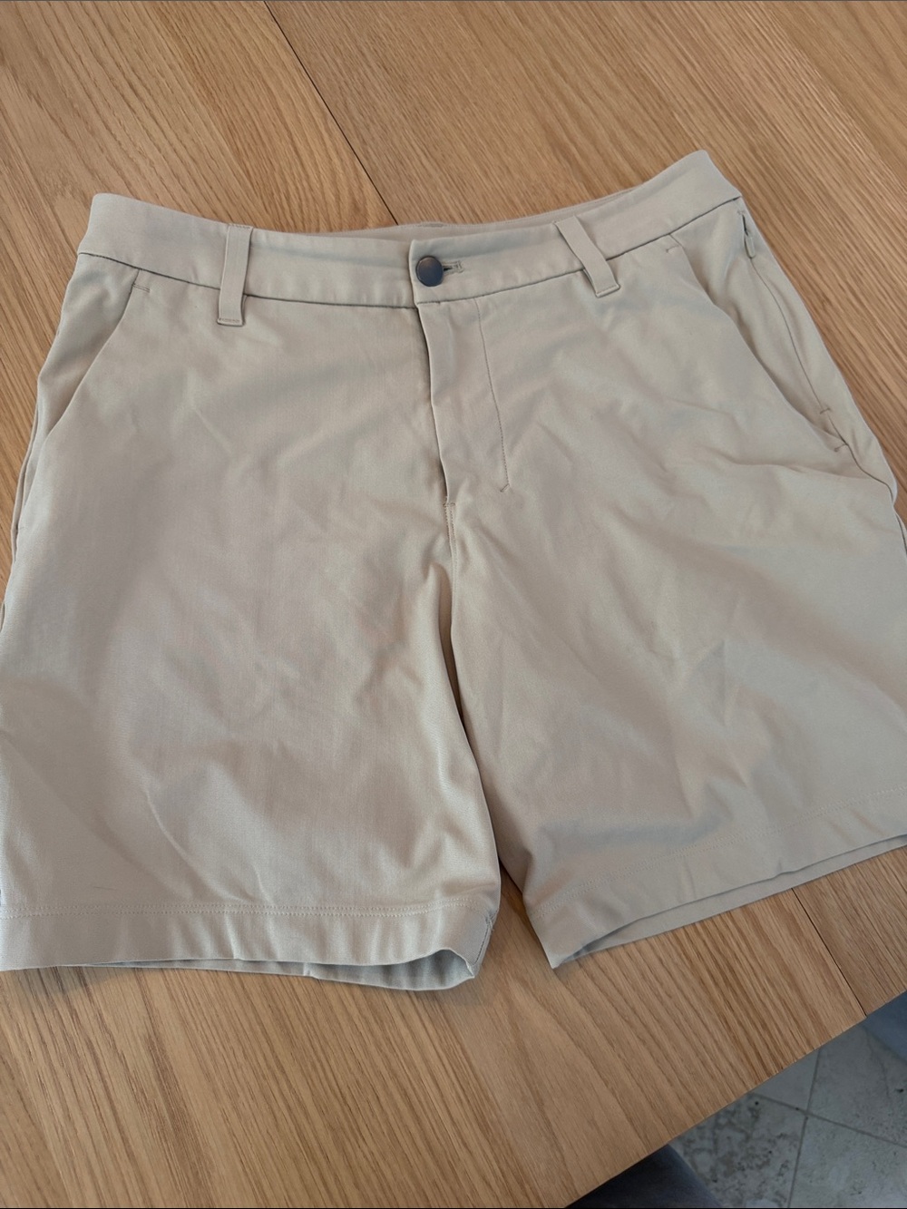 Lululemon men’s beige size 31 shorts